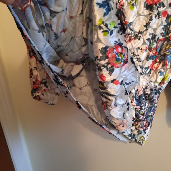 Anthropologie Maeve Umi Wrap Top Velvet Floral - Picture 10 of 15